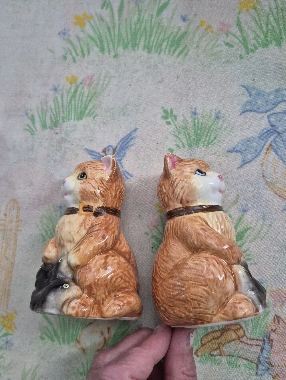 🌙​VTG GKRO Orange Ginger Cat holding Fish Ceramic Salt & Pepper Shaker Set
